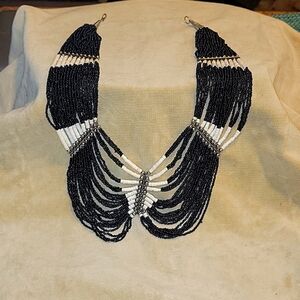 Women's beaded necklace: Black and white.